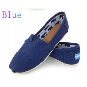 BRAND NEW women’s blue toms size 9